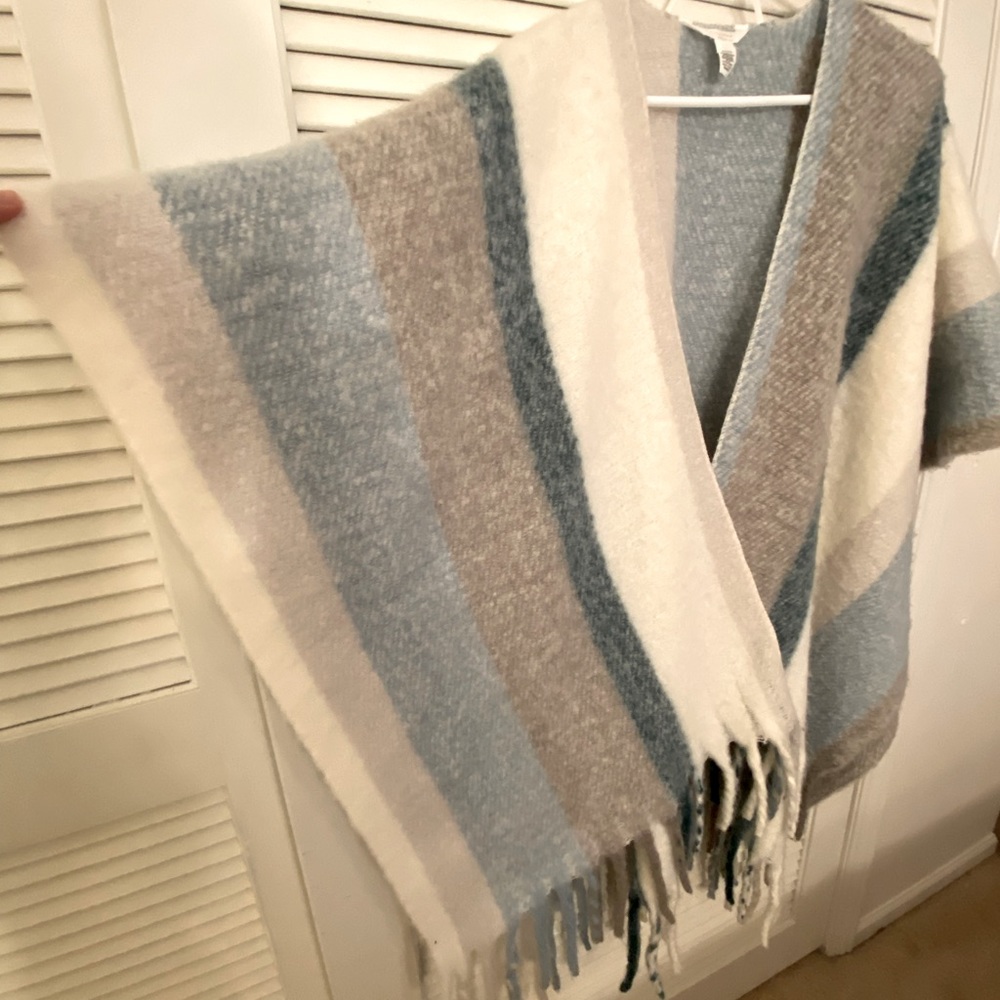 NWT Lauren Conrad Poncho Shawl Women One Size - Picture 7 of 9